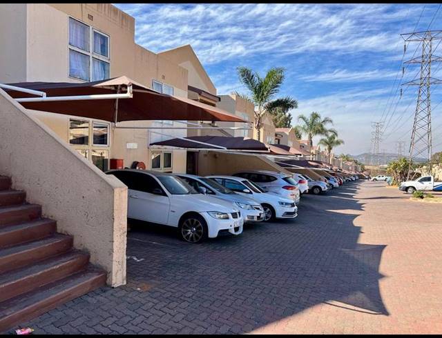 2 BEDROOM TOWNHOUSE FOR SALE IN MEREDALE